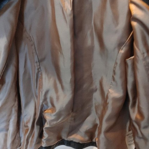 Danier Leather Bomber Jacket - Picture 4 of 6